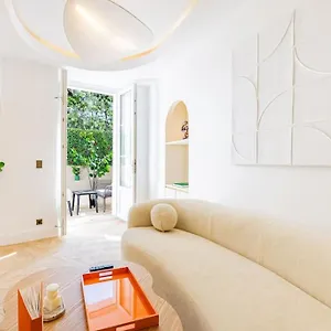 https://townhouse-sacree-coeur-place-du-tertre-montmartre.fr-paris.fr
